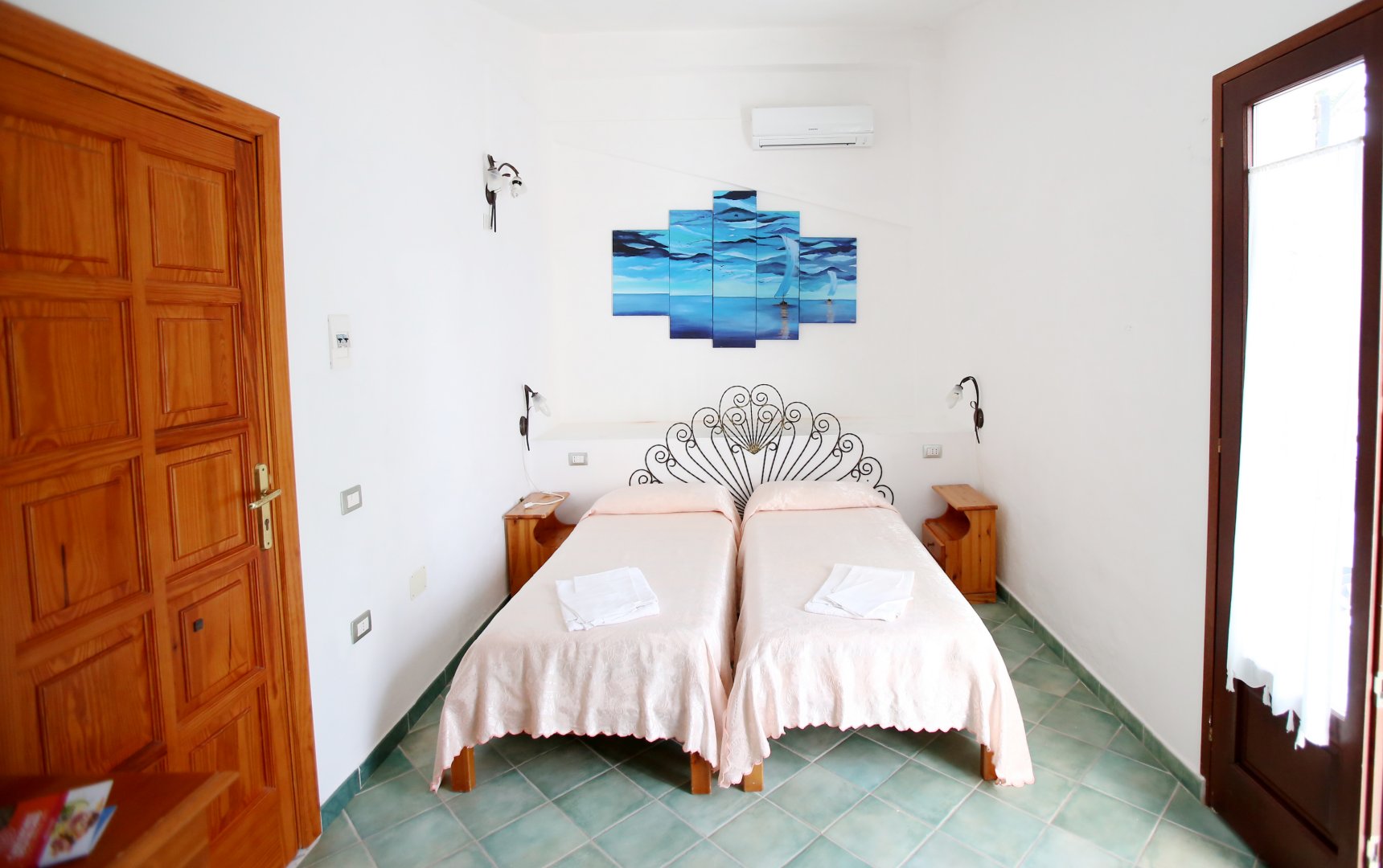Camera doppia Hotel Paola con letti singoli appaiati e bagno privato